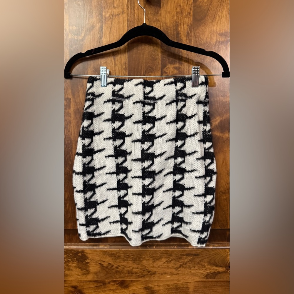 Judith March Houndstooth Winter Skirt